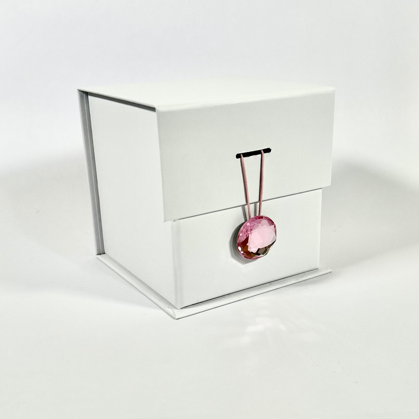 Classics Collection -White -Rock-salt & Driftwood Scented Candle