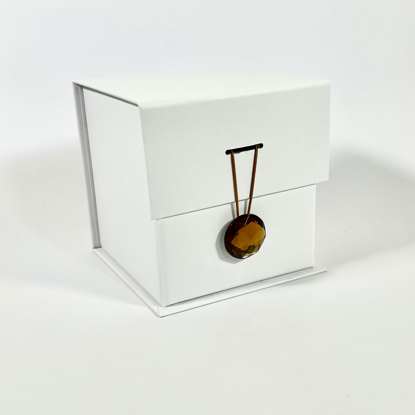 Mandarin & Sandalwood Scented candle -Classics White